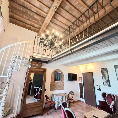 L'Ora Delle Streghe B&B Centralissimo Livorno Eksteriør billede
