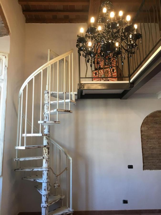 L'Ora Delle Streghe B&B Centralissimo Livorno Eksteriør billede