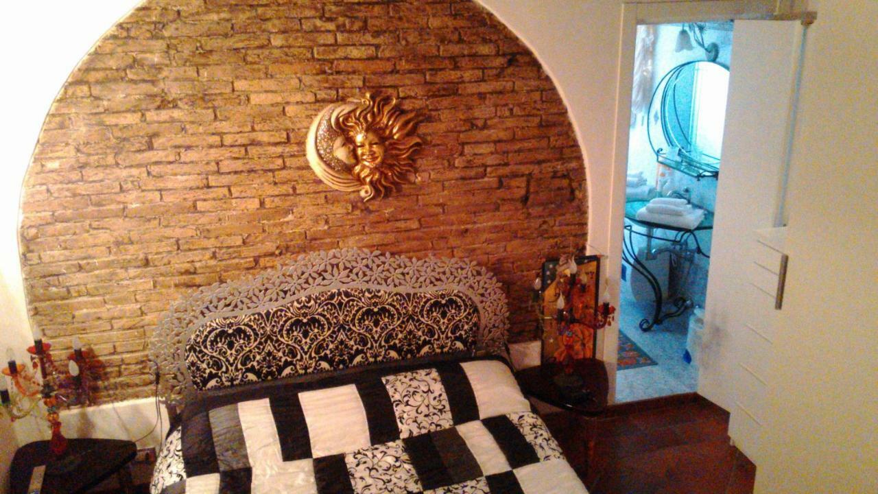 L'Ora Delle Streghe B&B Centralissimo Livorno Eksteriør billede
