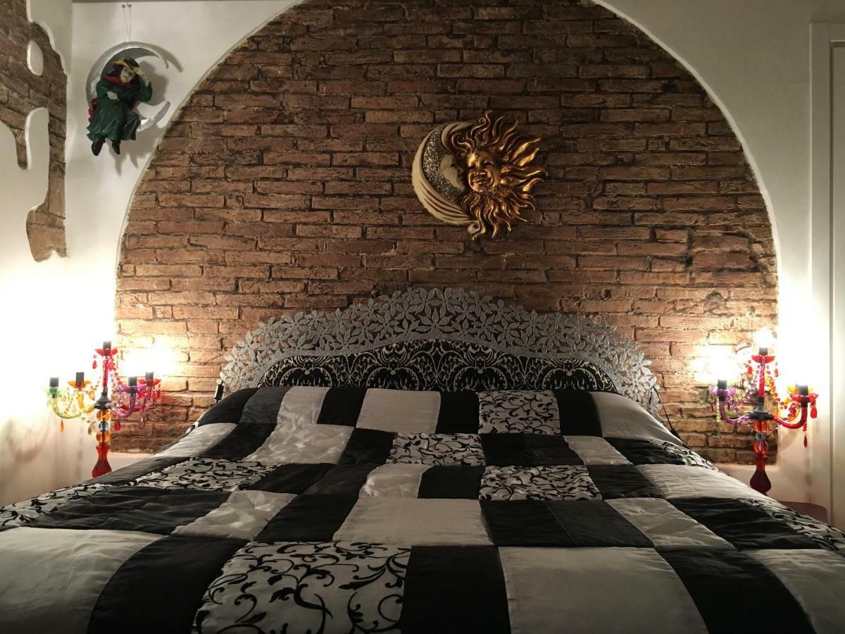 L'Ora Delle Streghe B&B Centralissimo Livorno Eksteriør billede