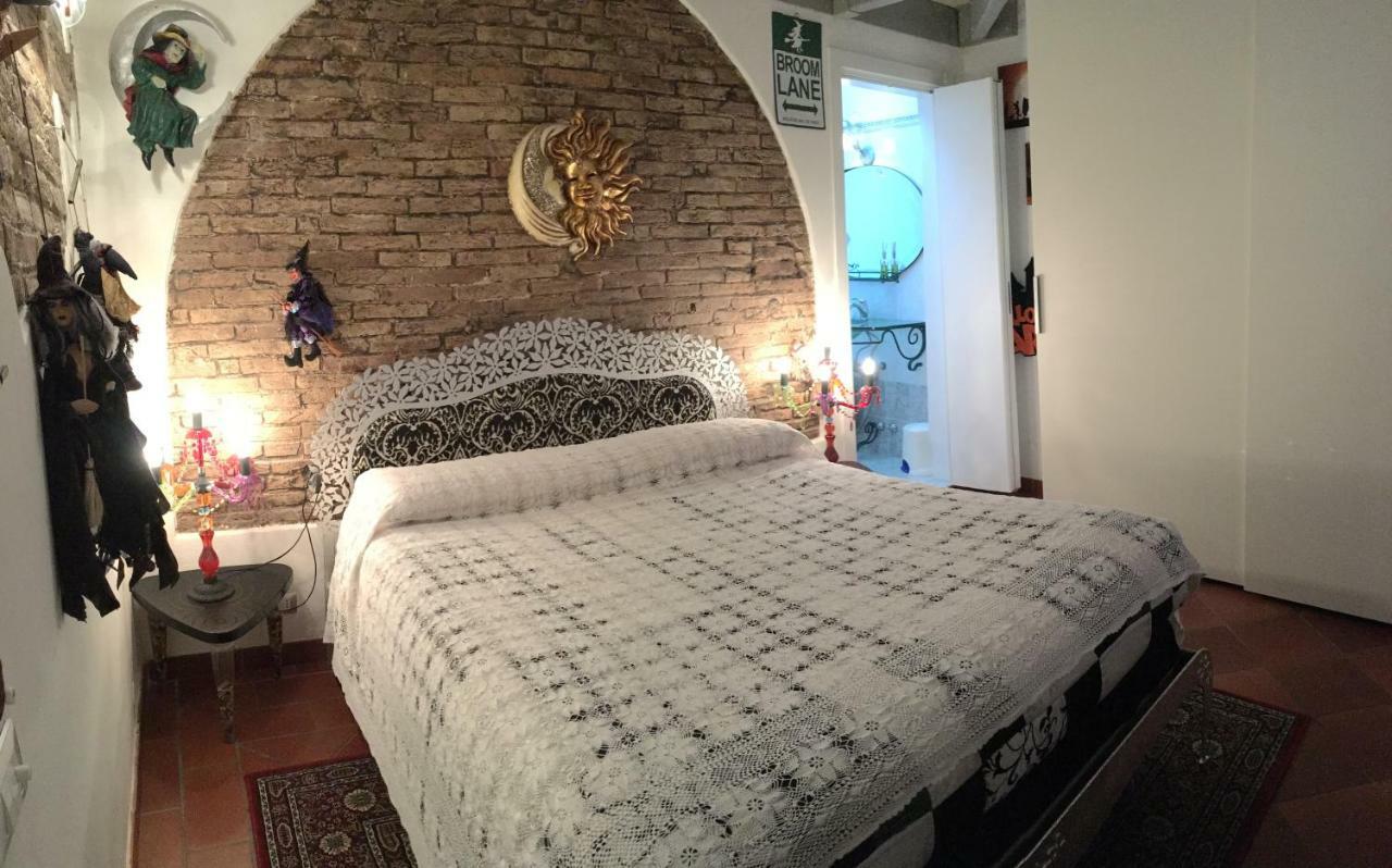 L'Ora Delle Streghe B&B Centralissimo Livorno Eksteriør billede