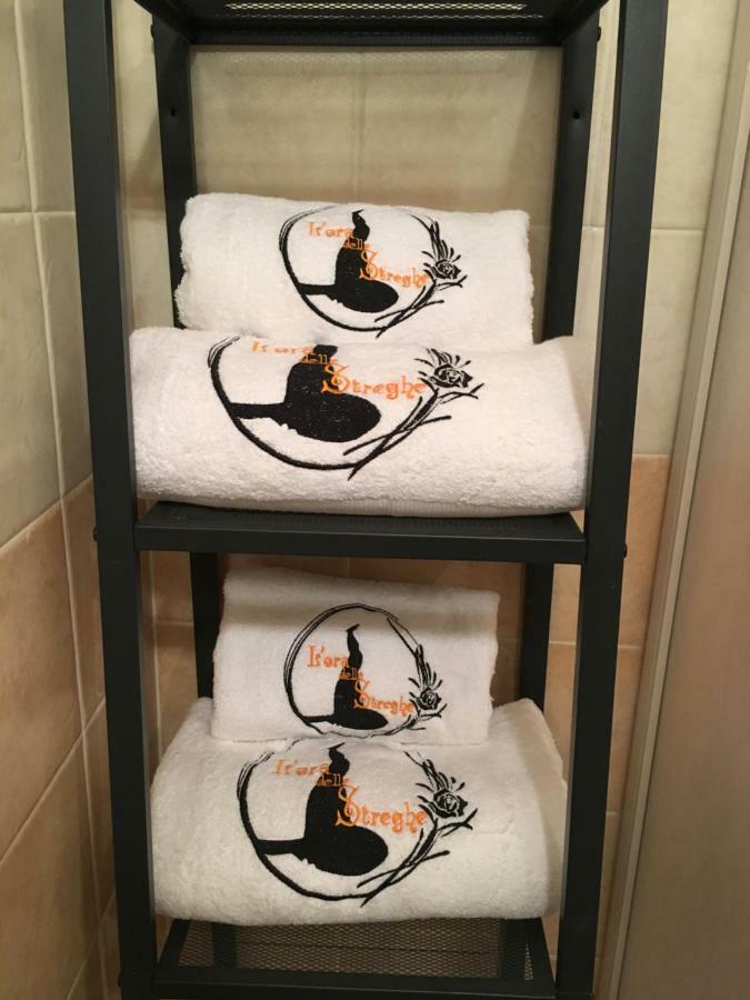 L'Ora Delle Streghe B&B Centralissimo Livorno Eksteriør billede