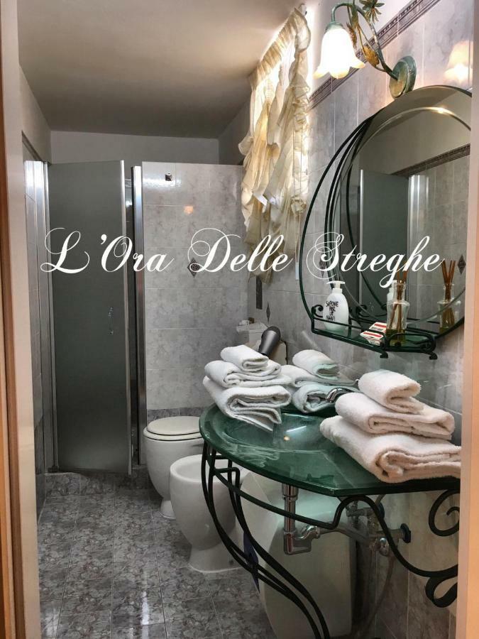 L'Ora Delle Streghe B&B Centralissimo Livorno Eksteriør billede